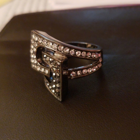 Guess Ring - Picture 3 of 3